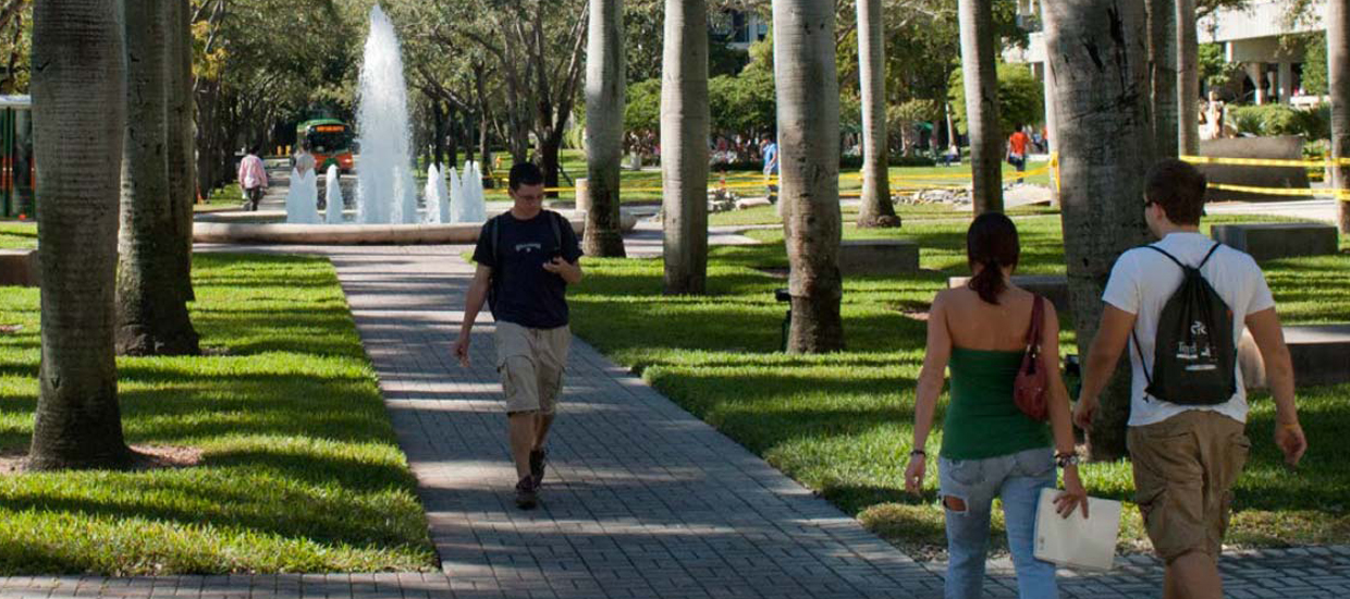 Walking_Memorial Fountain_1240